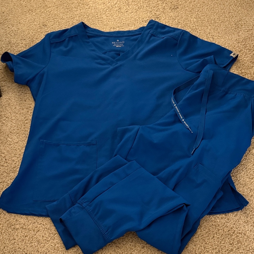 Scrubs & Beyond Women's Scrub Set